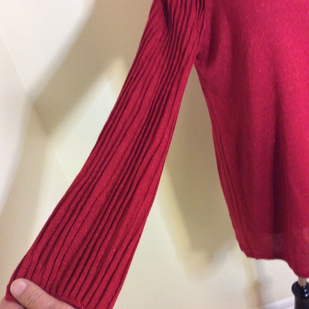 JM Collection Shimmering Red Top - Picture 5 of 8
